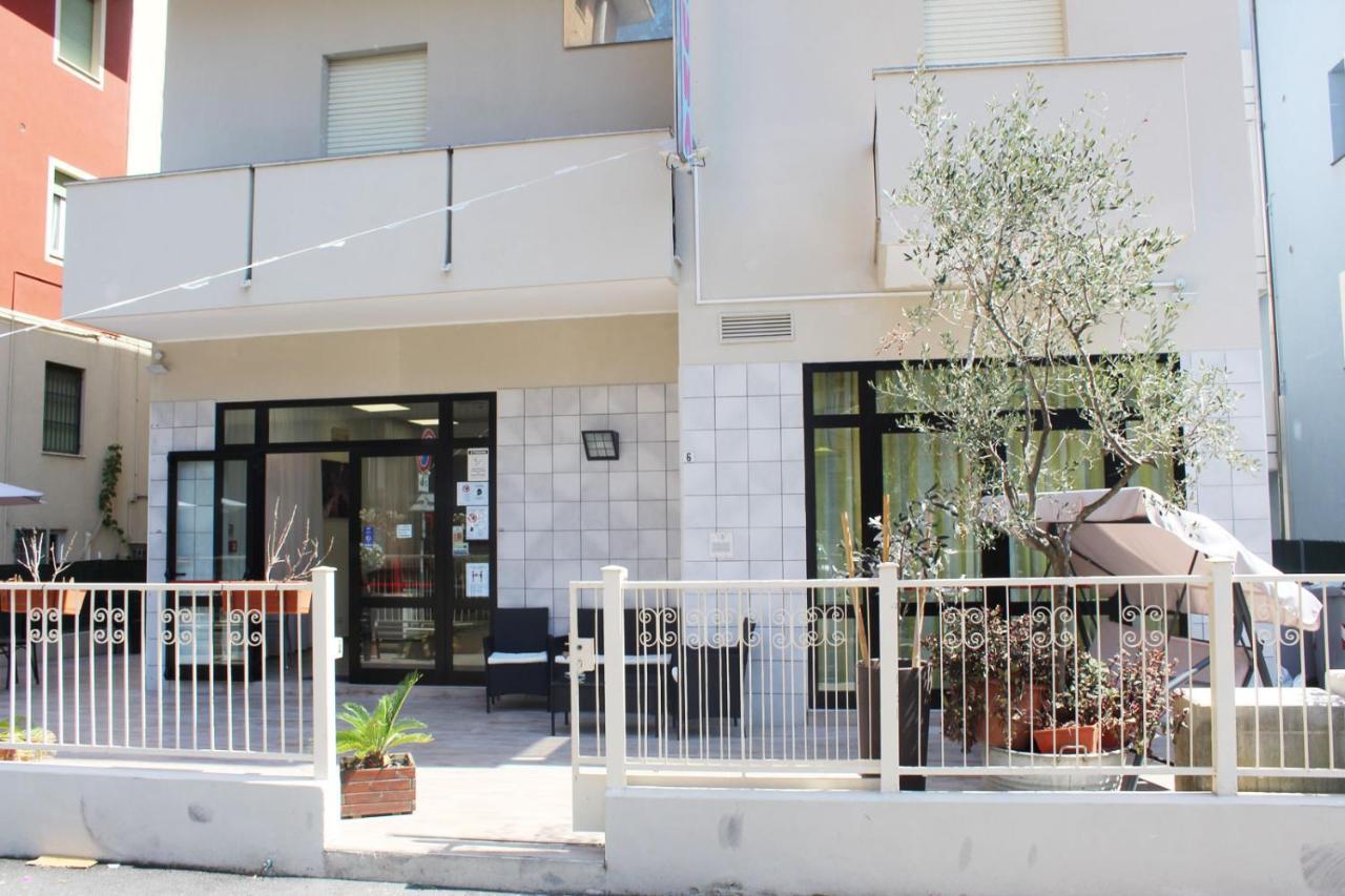 Hotel Luna Rimini Ngoại thất bức ảnh